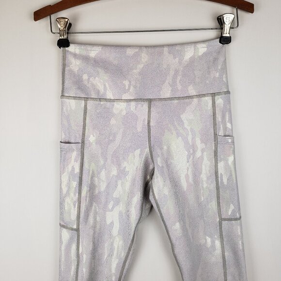Zyia Light n Tight Hi-Rise Capri Pocket Leggings Metallic Gray Camo Size 2 - Picture 3 of 6